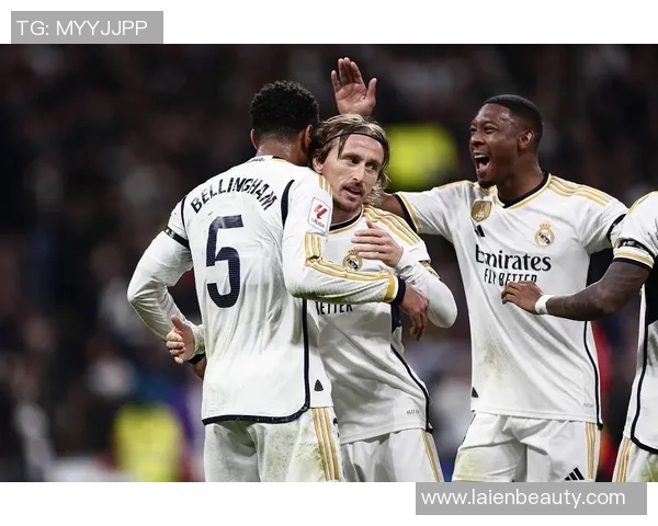 06年罗马与皇马激战回顾:经典对决再现足球历史辉煌瞬间 06年罗马与皇马激战回顾:经典对决再现足球历史辉煌瞬间