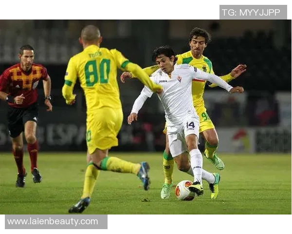 吉马良与里斯本的激烈对决揭示了葡超联赛的竞争魅力与球队实力的较量 吉马良与里斯本的激烈对决揭示了葡超联赛的竞争魅力与球队实力的较量